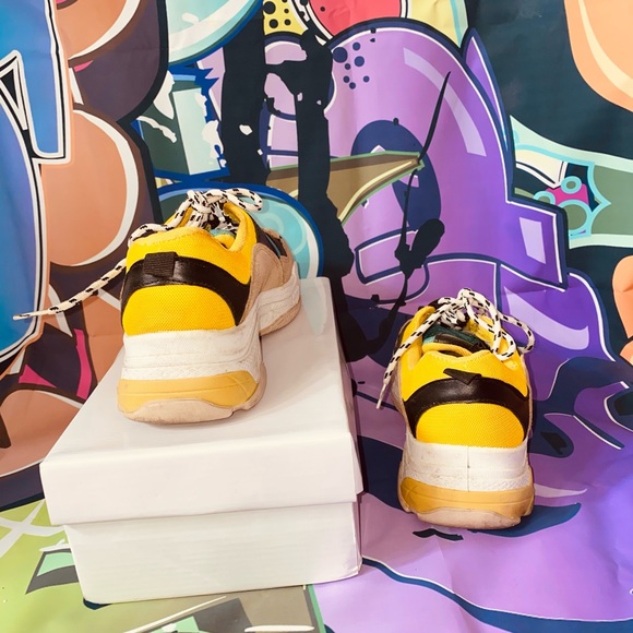 Yellow, Turquoise and black stylish sneakers - Picture 3 of 3